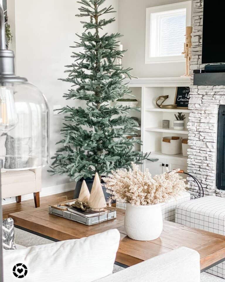 Black Collar Minimalist Tree