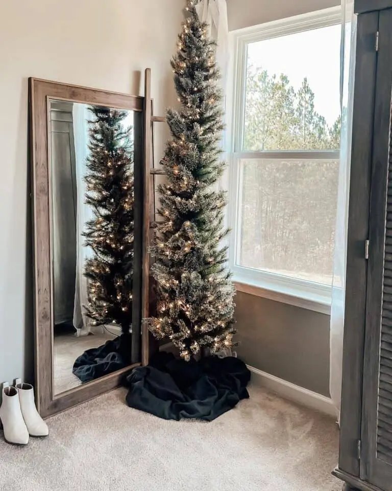 Black Tree Skirt