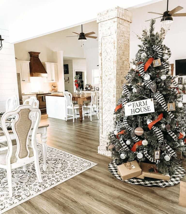Black White Checkered Garland