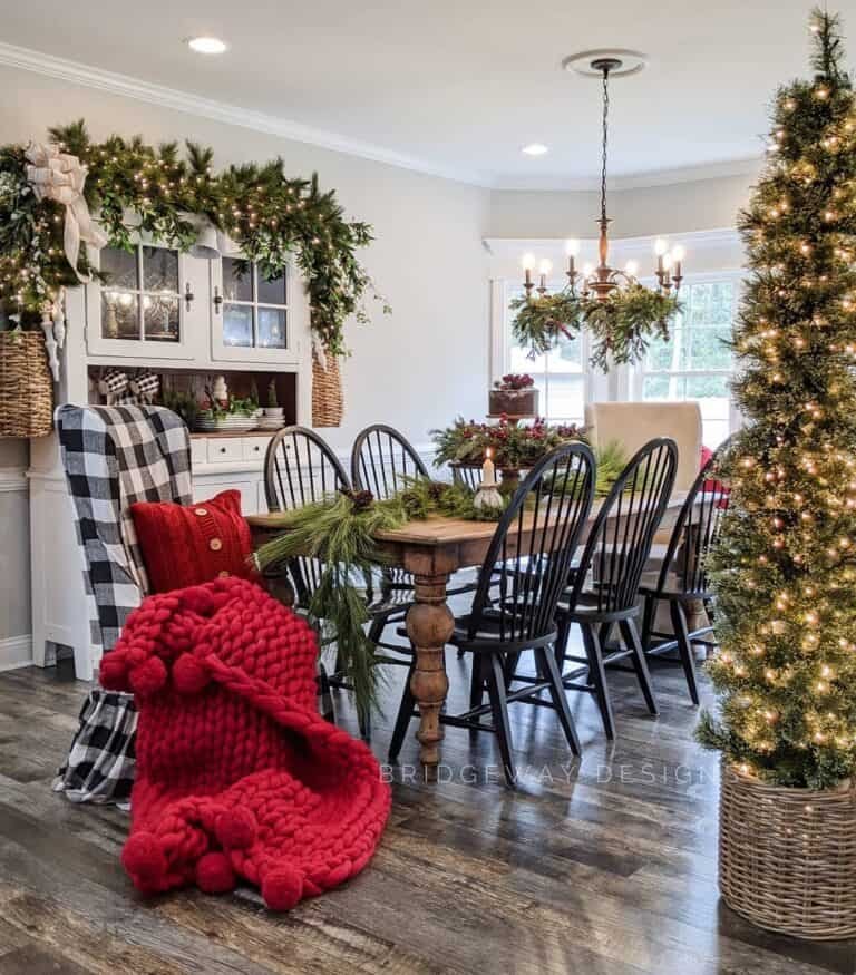 Bold Christmas Centerpieces