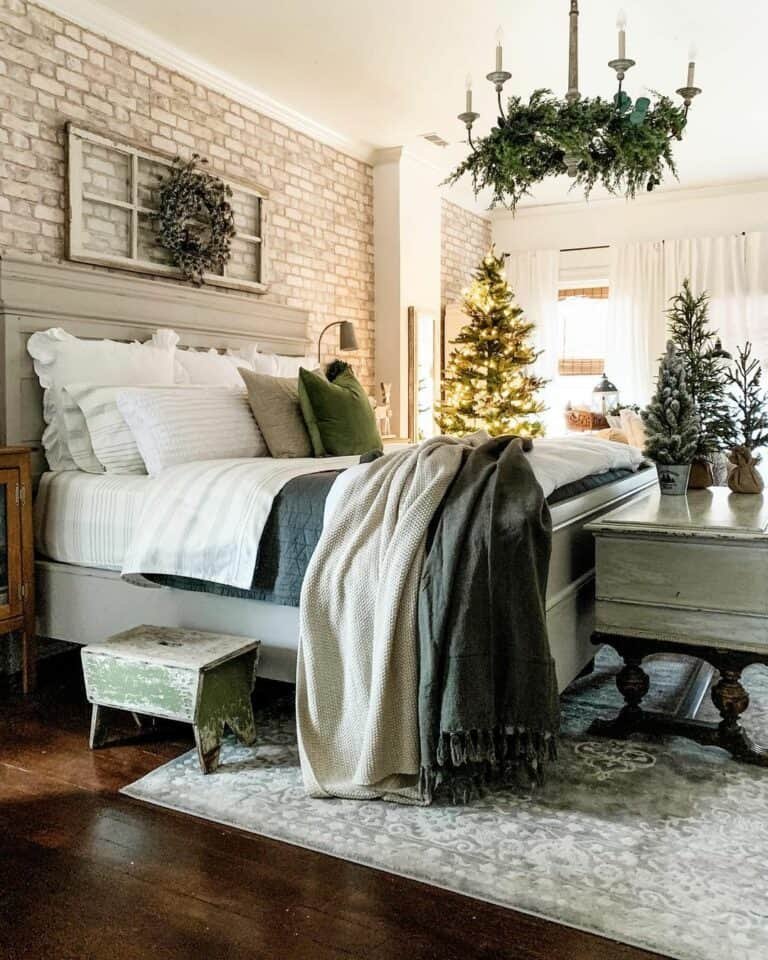 Chandelier Christmas Garland