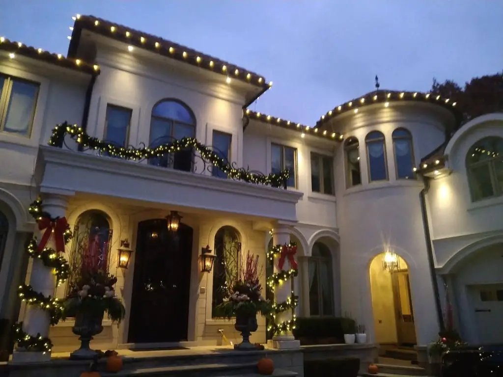 Estate Holiday Lights