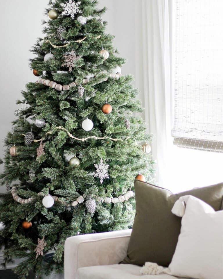 Farmhouse Snowflake Tree