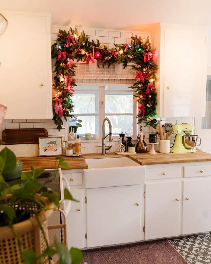 Kitchen Window Garland