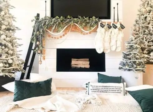 Minimalist Mantel Design