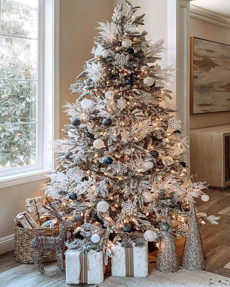 Monochrome Snowflake Tree