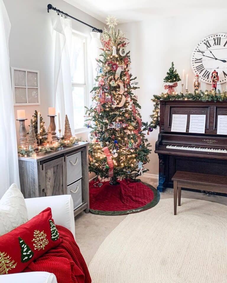 Piano Pine Garland