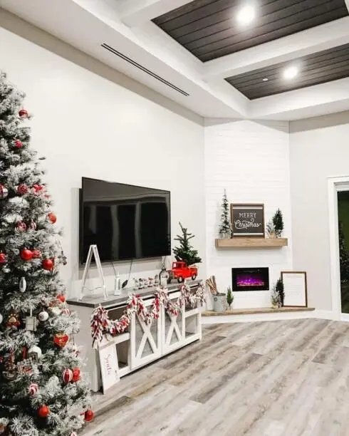 Red Christmas Garland