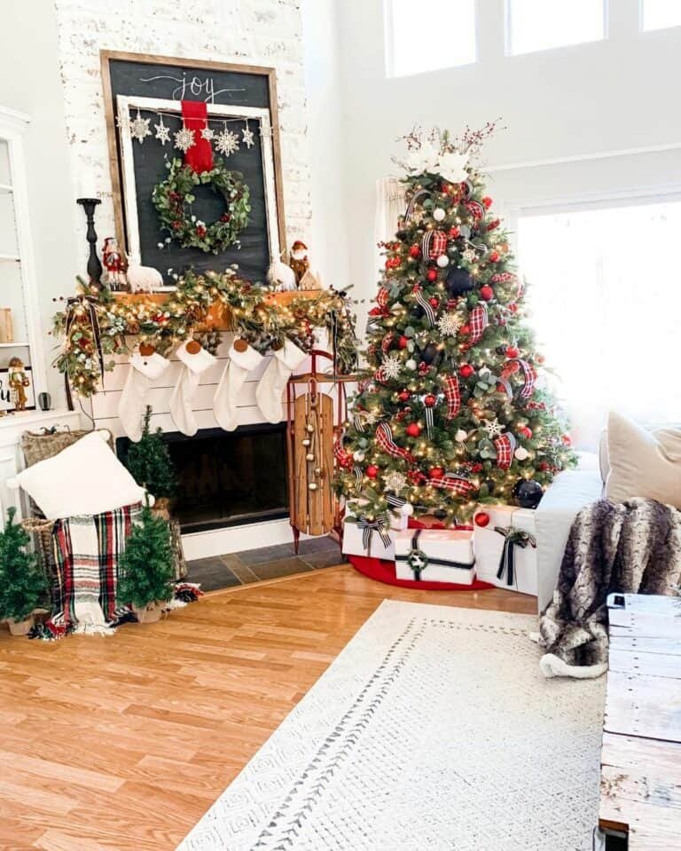 Red Green White Decor