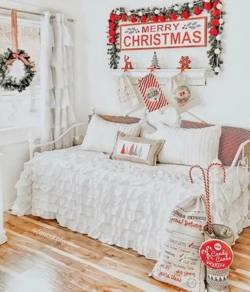 Red Pom Pom Garland