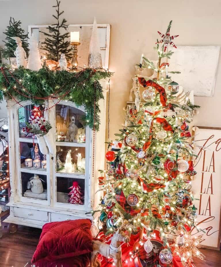 Red White Tree Hutch