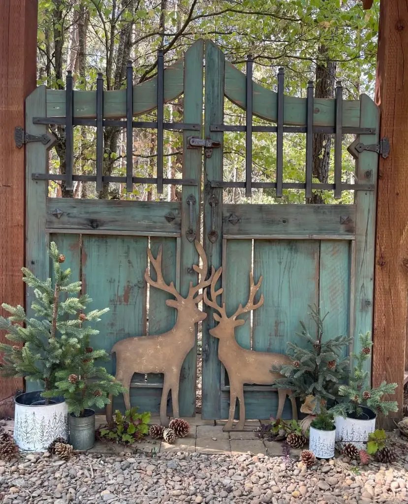 Turquoise Gate Display
