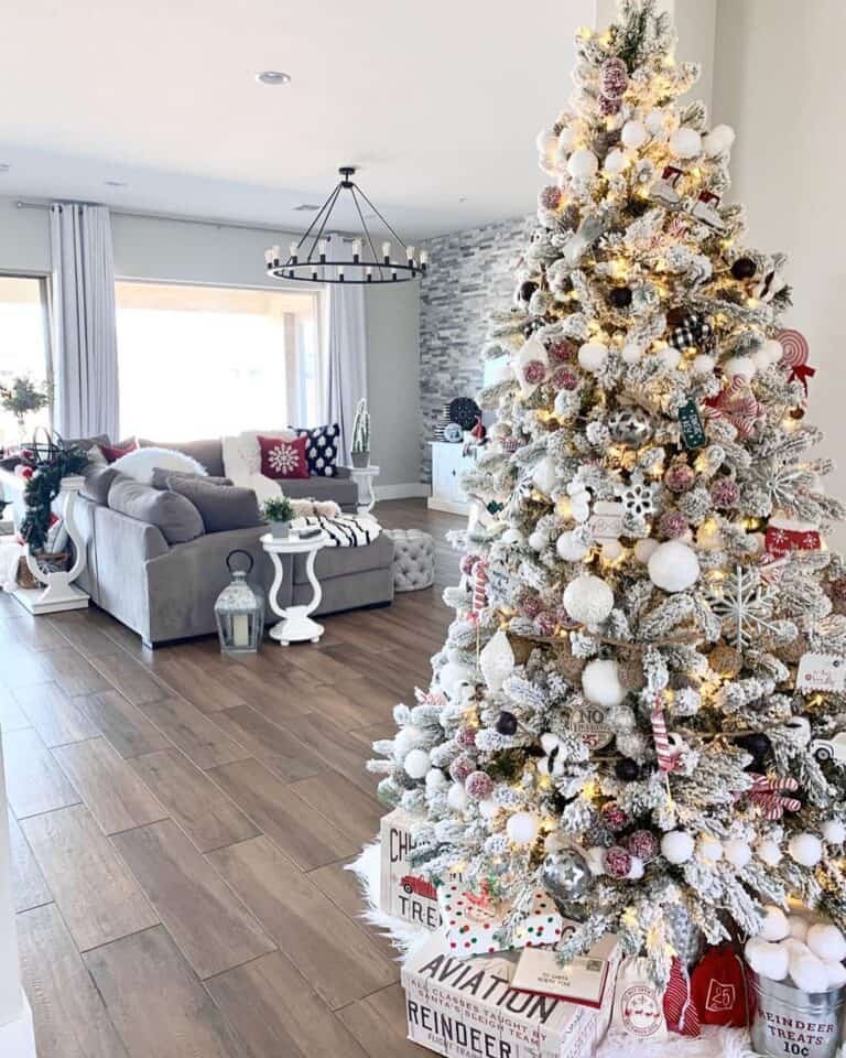 Vintage Snowflake Tree