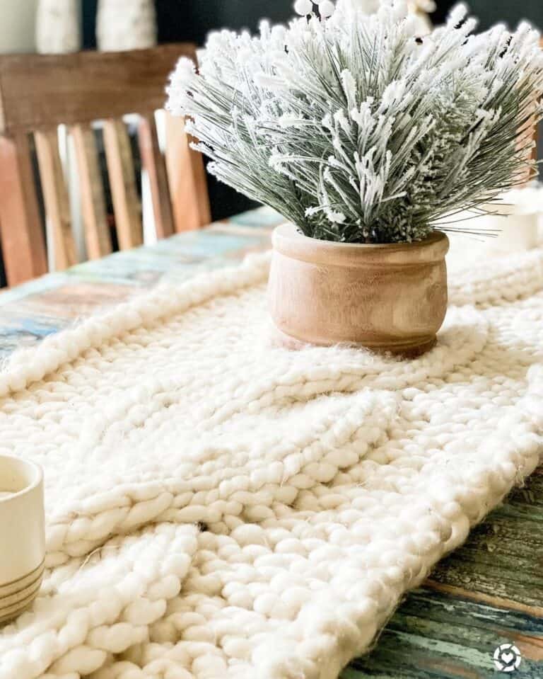 White Knit Runner