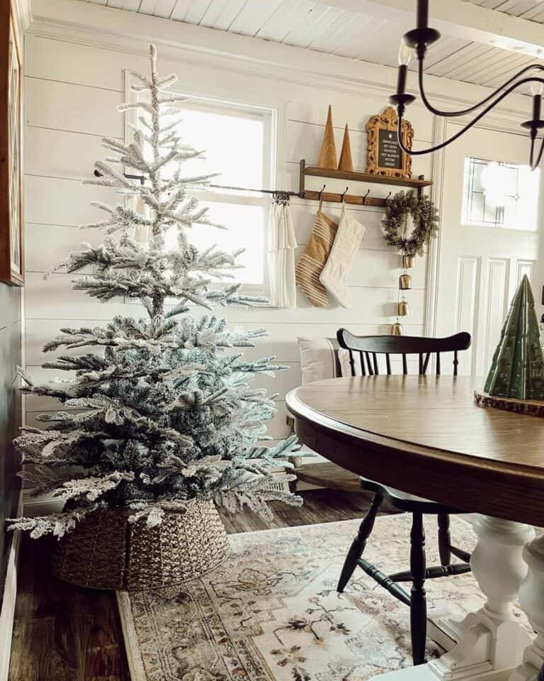 White Tree Wicker Collar