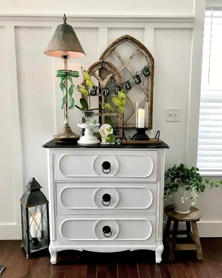 Monochrome Window Garland