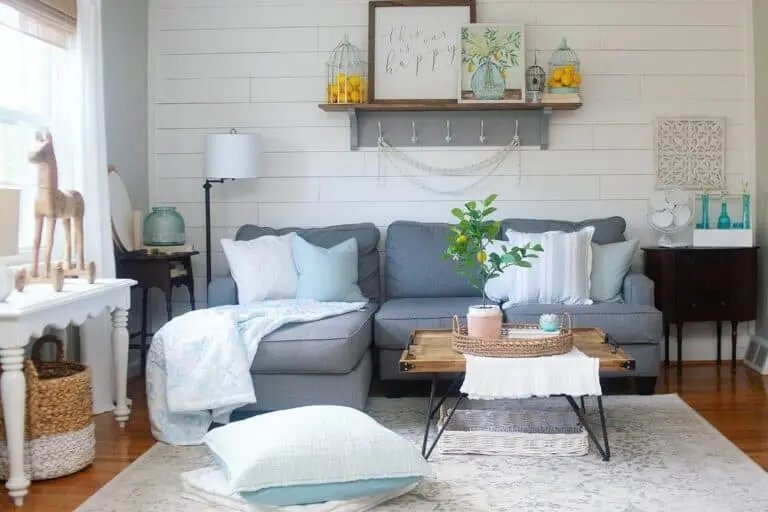 Yellow Farmhouse Accents