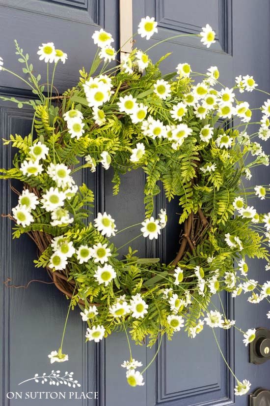 Faux Fern Daisy Wreath