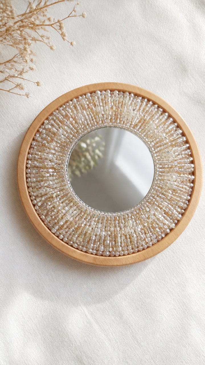 Mirror Bead Frame Glow