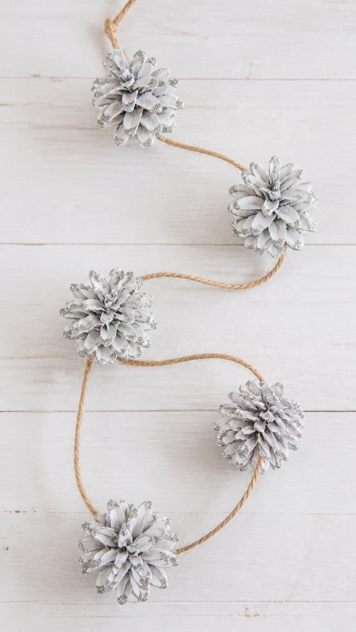 Frosted Pinecone Garland