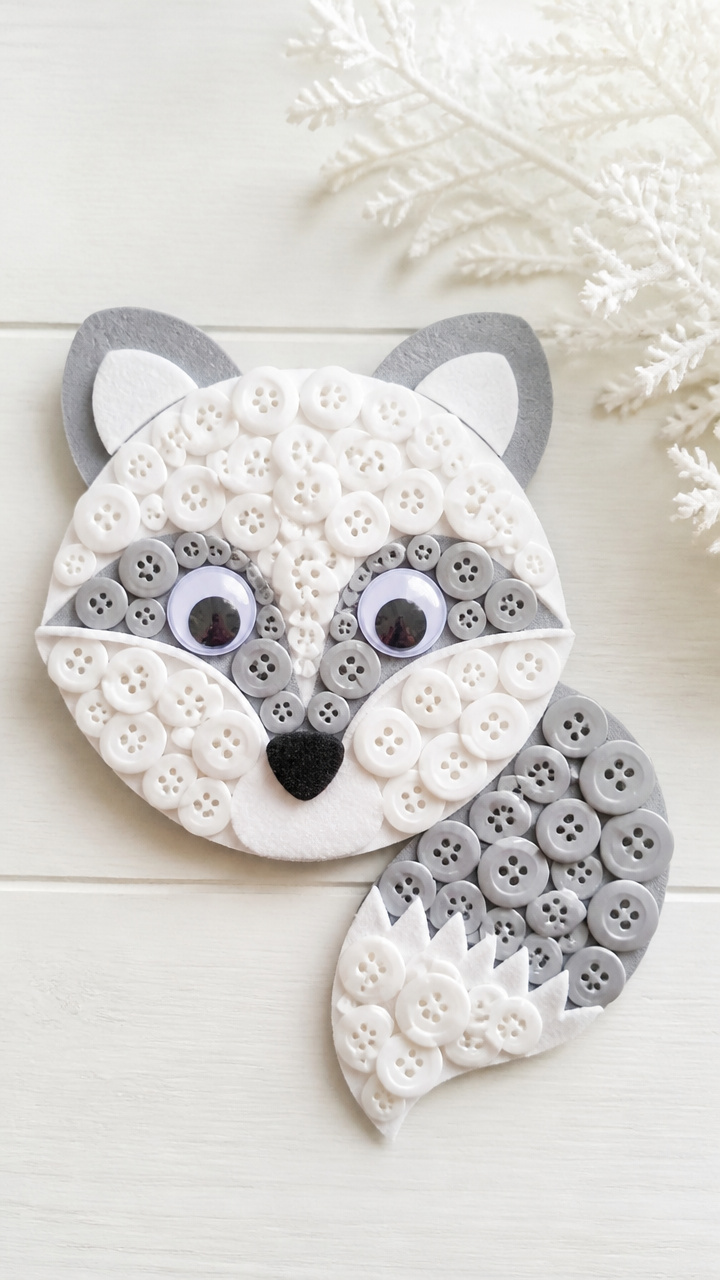 Button Arctic Fox